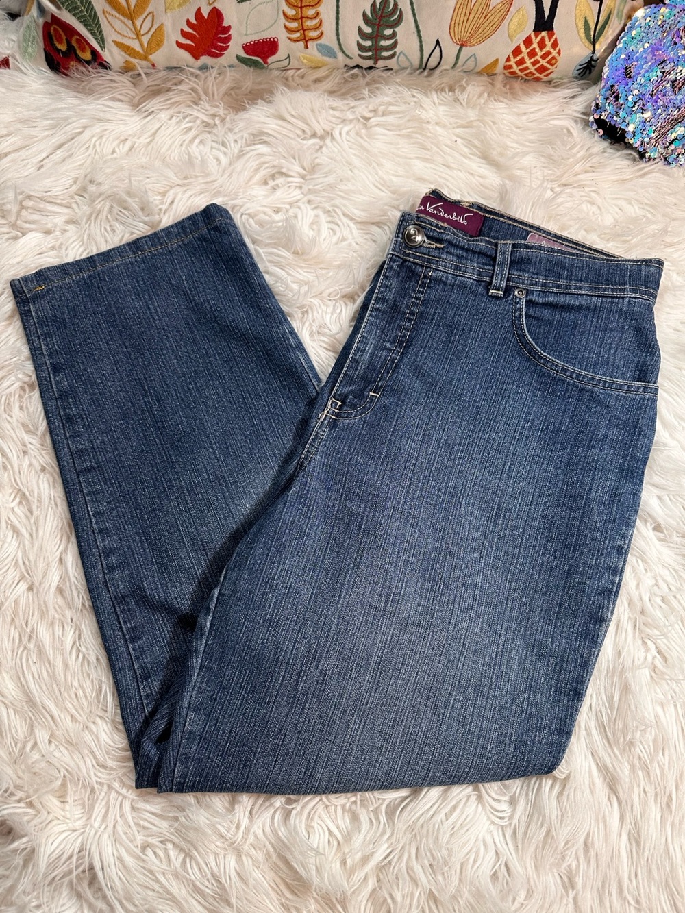 Gloria Vanderbilt • Amanda Dark Wash Straight Leg Jeans